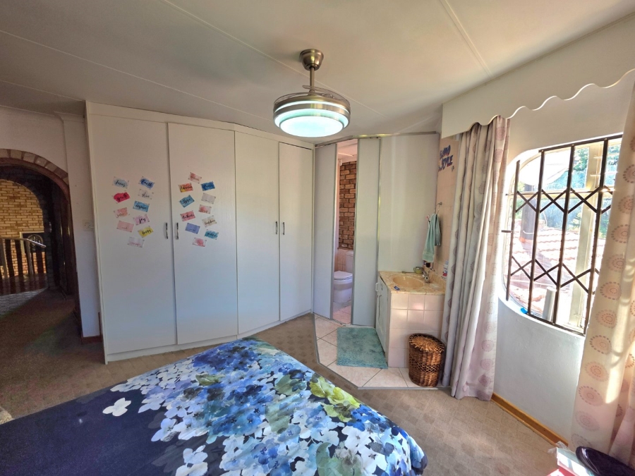 5 Bedroom Property for Sale in La Provance Free State